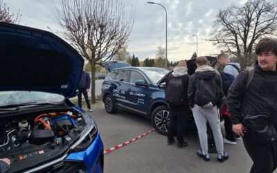 NOWOCZESNE HYBRYDY W NASZEJ SZKOLE- FORD I CHERY PO RAZ KOLEJNY(I PO RAZ PIERWSZY!)